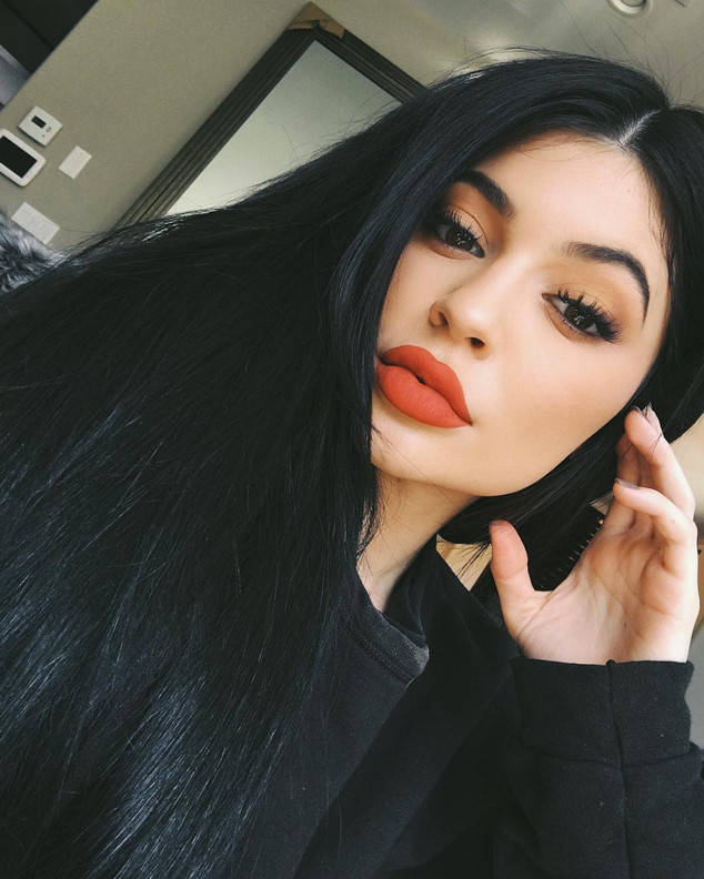 rs_634x792-160413100644-634-kylie-red-lips-041316
